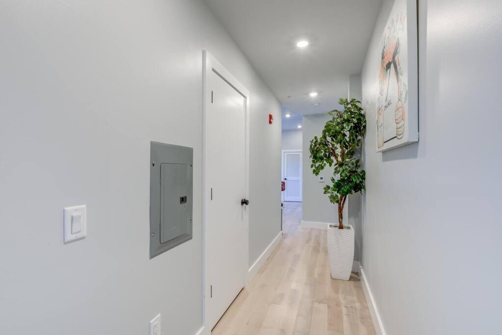 Luxury Designer Theme 2Br Apt Near Nyc / Thepath Apartment Newark Exterior photo